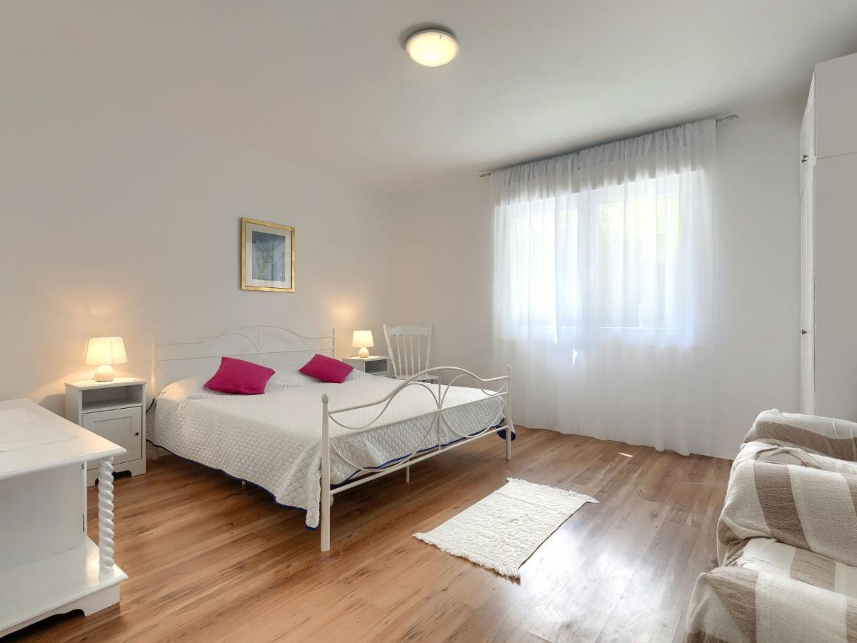 Apartment Laura By Interhome Pula Exterior photo