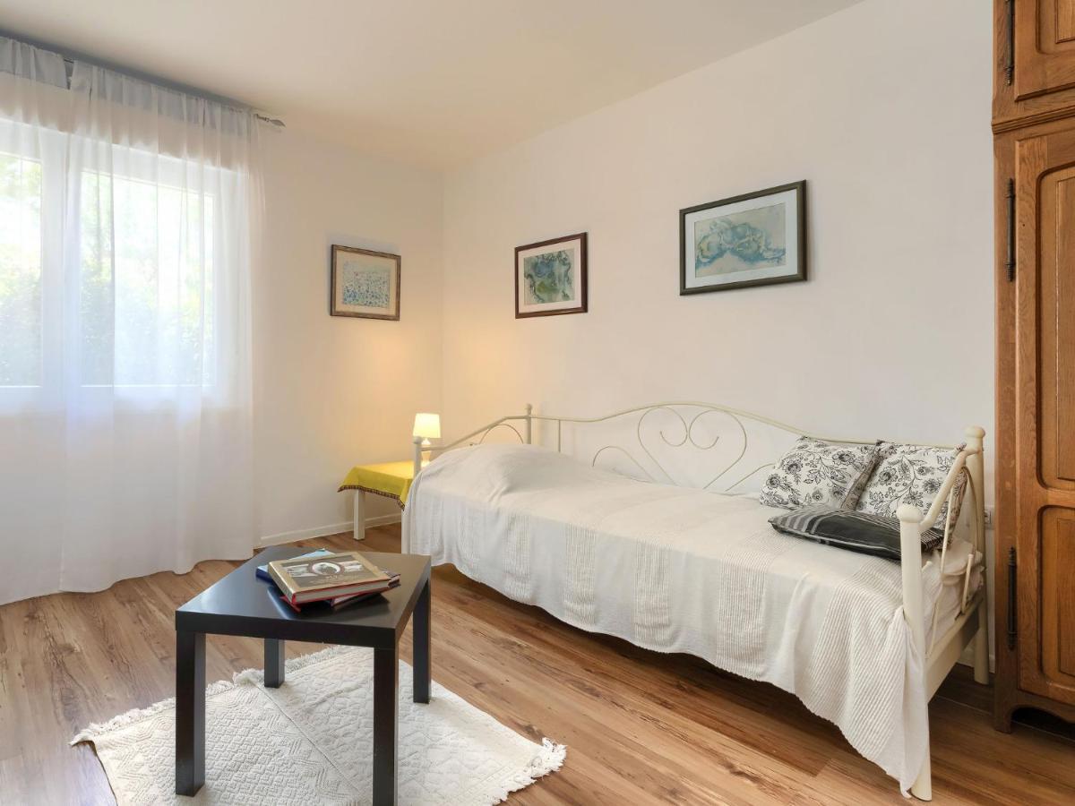 Apartment Laura By Interhome Pula Exterior photo