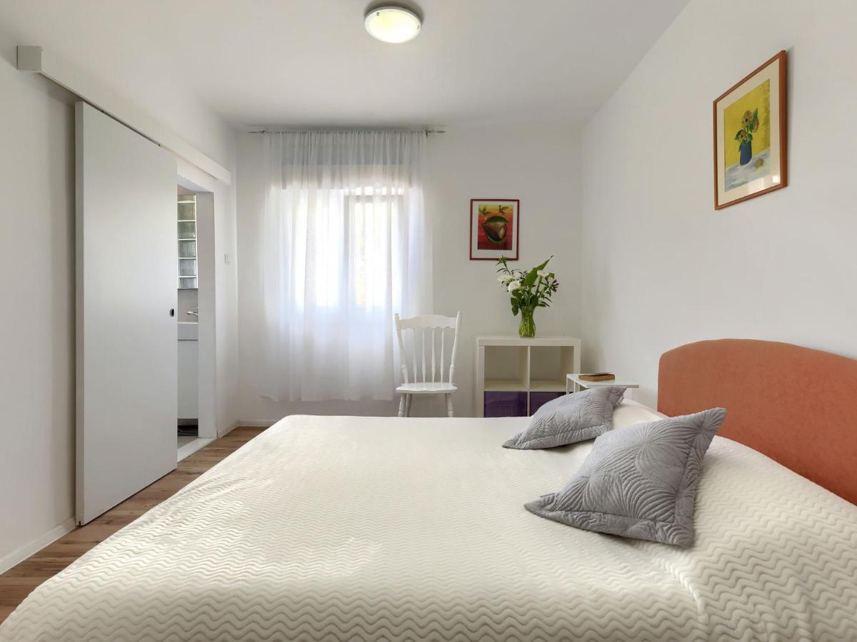Apartment Laura By Interhome Pula Exterior photo