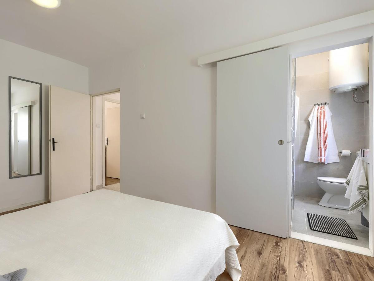 Apartment Laura By Interhome Pula Exterior photo